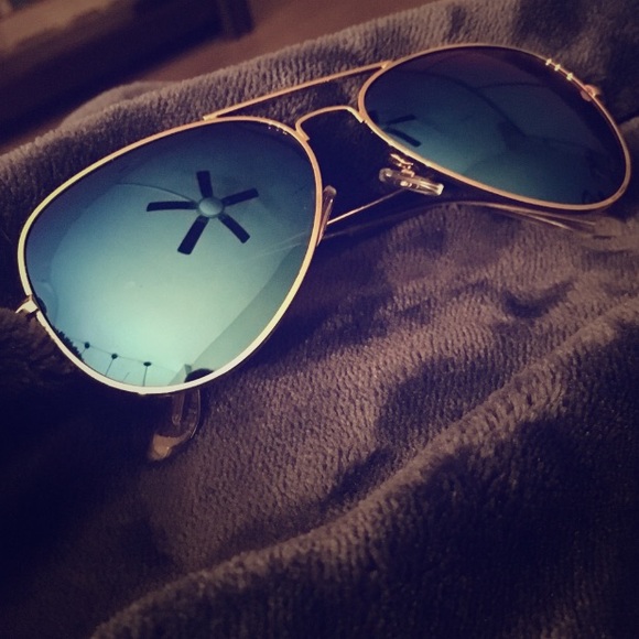 🔥Last One🔥Unisex Polarized Aviators 🕶 Blue - Picture 4 of 8